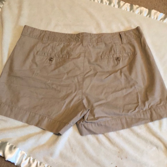 Khaki gap shorts - Picture 2 of 3